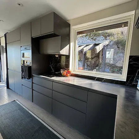 Tranquil Close To Downtown